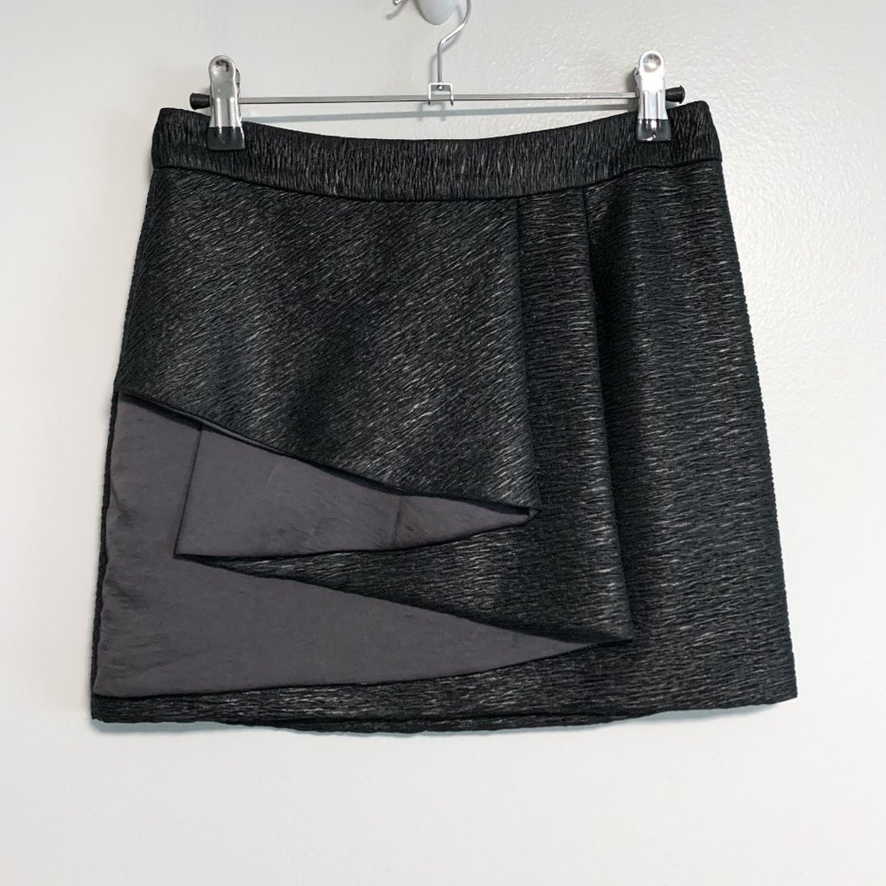 BCBG Generation Black Textured Ruffle Detail Exposed Zip Mini Skirt Size 2